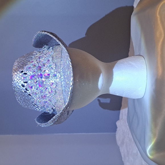 VIDEO/NOT ORDINARY  BUT, EXTRODINARY - Picture 8 of 11